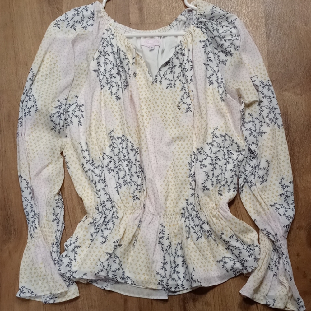 Long sleeve bell sleeve top